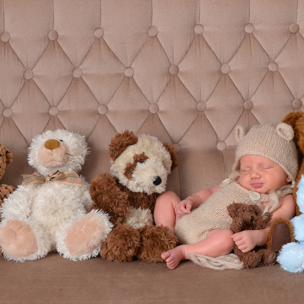 teddy-bear-props-for-newborn-photography